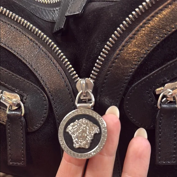 🖤Versace Vintage 90's Bag 🖤 Mint Condition - Picture 5 of 16